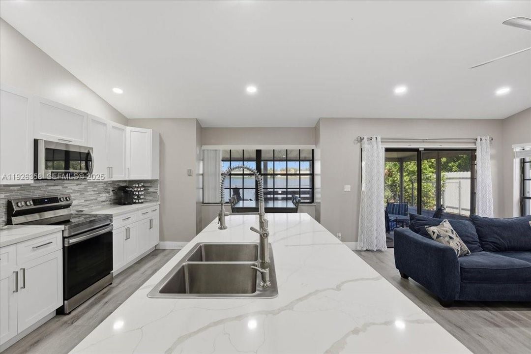 For Sale: $599,000 (3 beds, 2 baths, 1693 Square Feet)