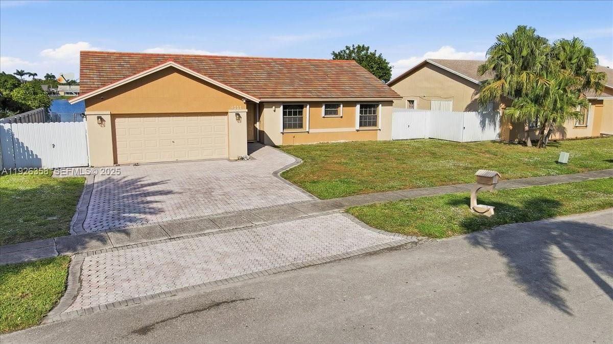 For Sale: $599,000 (3 beds, 2 baths, 1693 Square Feet)