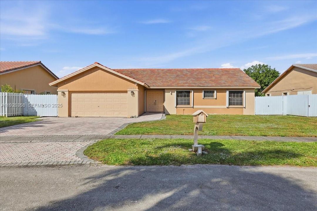 For Sale: $599,000 (3 beds, 2 baths, 1693 Square Feet)