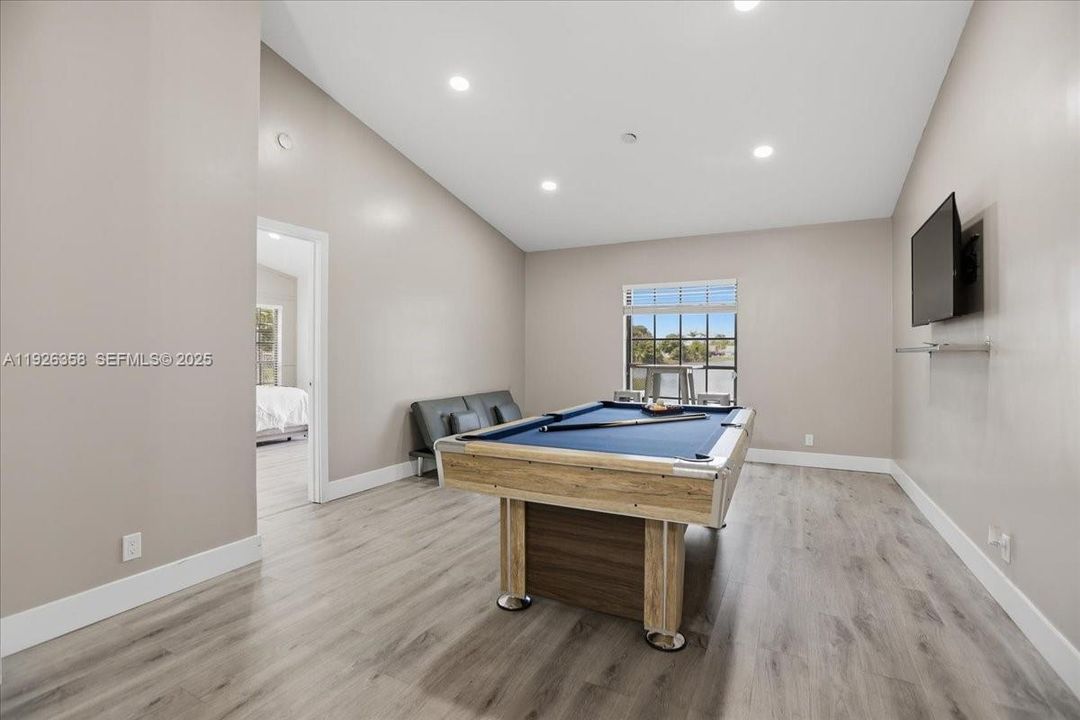 For Sale: $599,000 (3 beds, 2 baths, 1693 Square Feet)