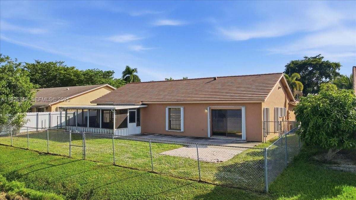 For Sale: $599,000 (3 beds, 2 baths, 1693 Square Feet)