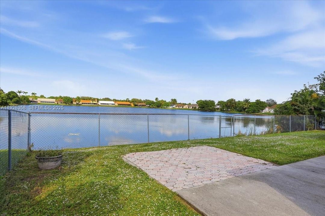 For Sale: $599,000 (3 beds, 2 baths, 1693 Square Feet)