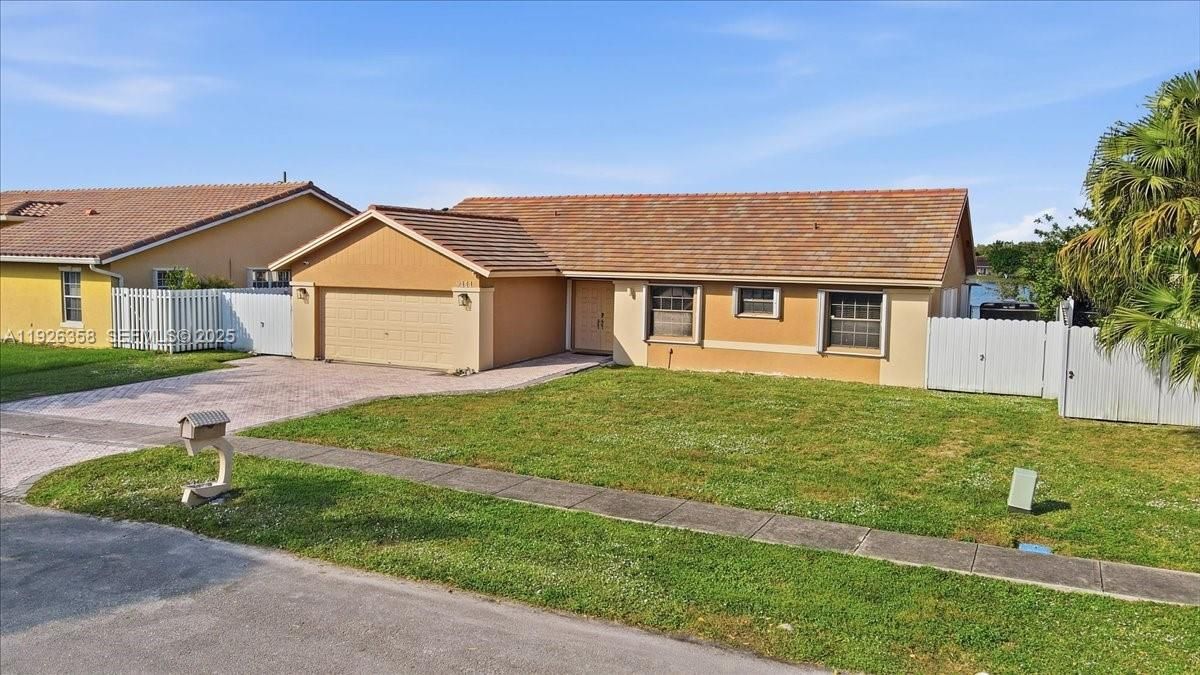 For Sale: $599,000 (3 beds, 2 baths, 1693 Square Feet)