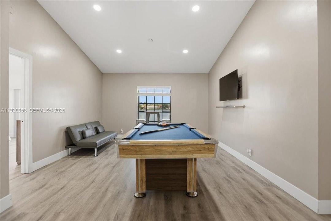 For Sale: $599,000 (3 beds, 2 baths, 1693 Square Feet)