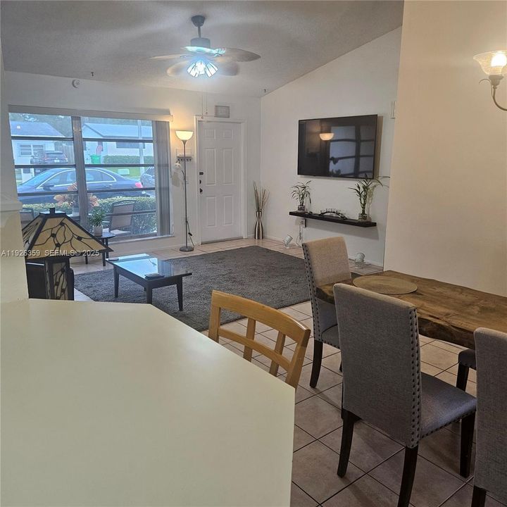 В аренду: $3,600 (3 спален, 2 ванн, 1179 Квадратных фут)