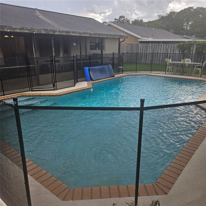 В аренду: $3,600 (3 спален, 2 ванн, 1179 Квадратных фут)