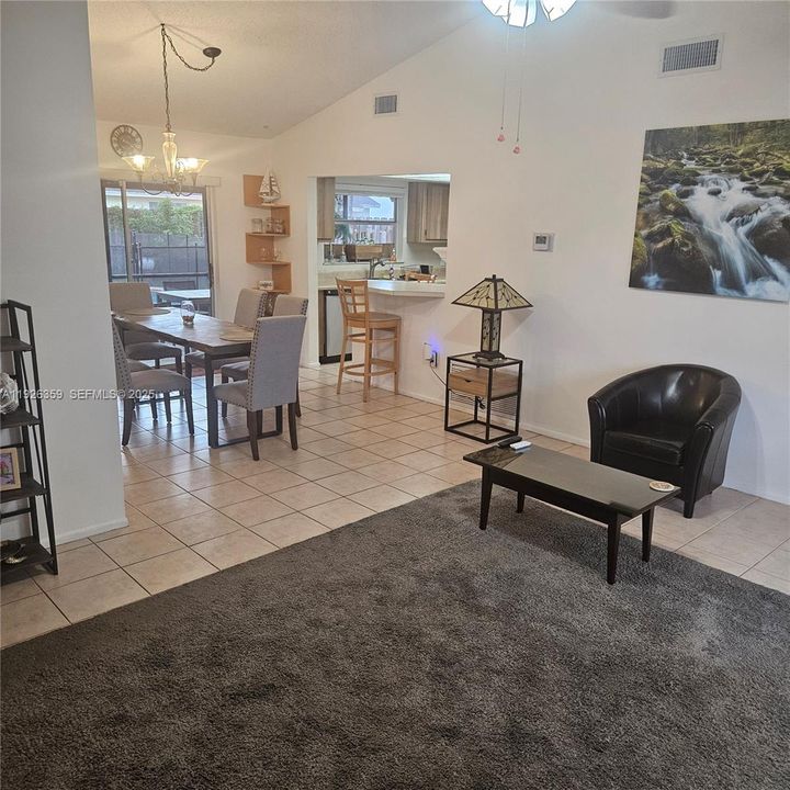 В аренду: $3,600 (3 спален, 2 ванн, 1179 Квадратных фут)