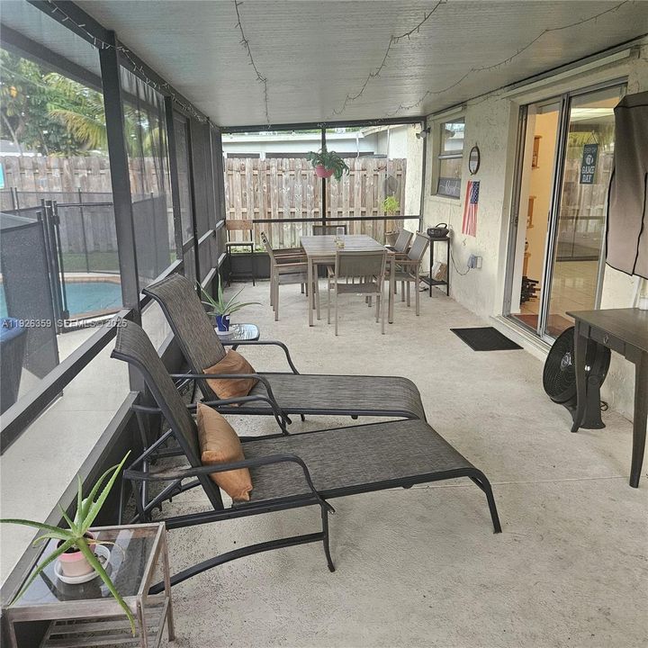 В аренду: $3,600 (3 спален, 2 ванн, 1179 Квадратных фут)