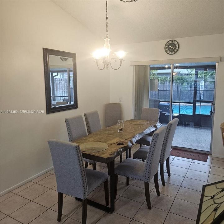 В аренду: $3,600 (3 спален, 2 ванн, 1179 Квадратных фут)