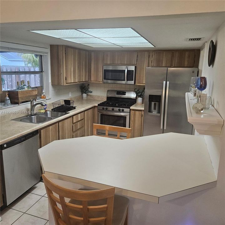 В аренду: $3,600 (3 спален, 2 ванн, 1179 Квадратных фут)