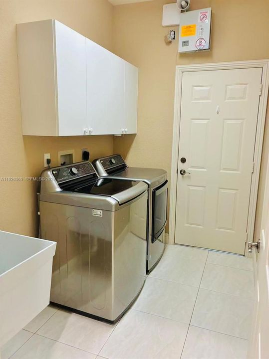 For Rent: $7,300 (5 beds, 4 baths, 3066 Square Feet)