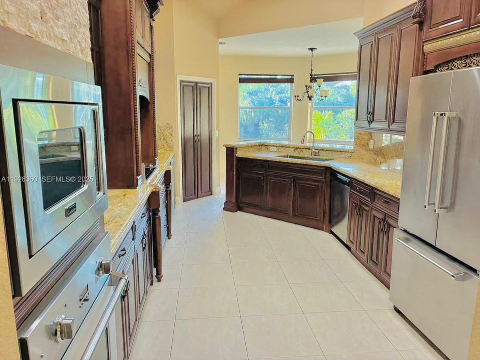 For Rent: $7,300 (5 beds, 4 baths, 3066 Square Feet)