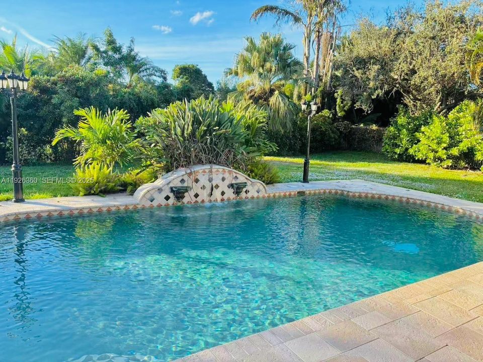 For Rent: $7,300 (5 beds, 4 baths, 3066 Square Feet)