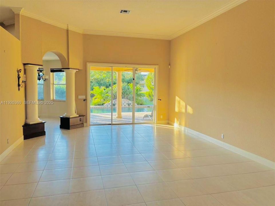 For Rent: $7,300 (5 beds, 4 baths, 3066 Square Feet)