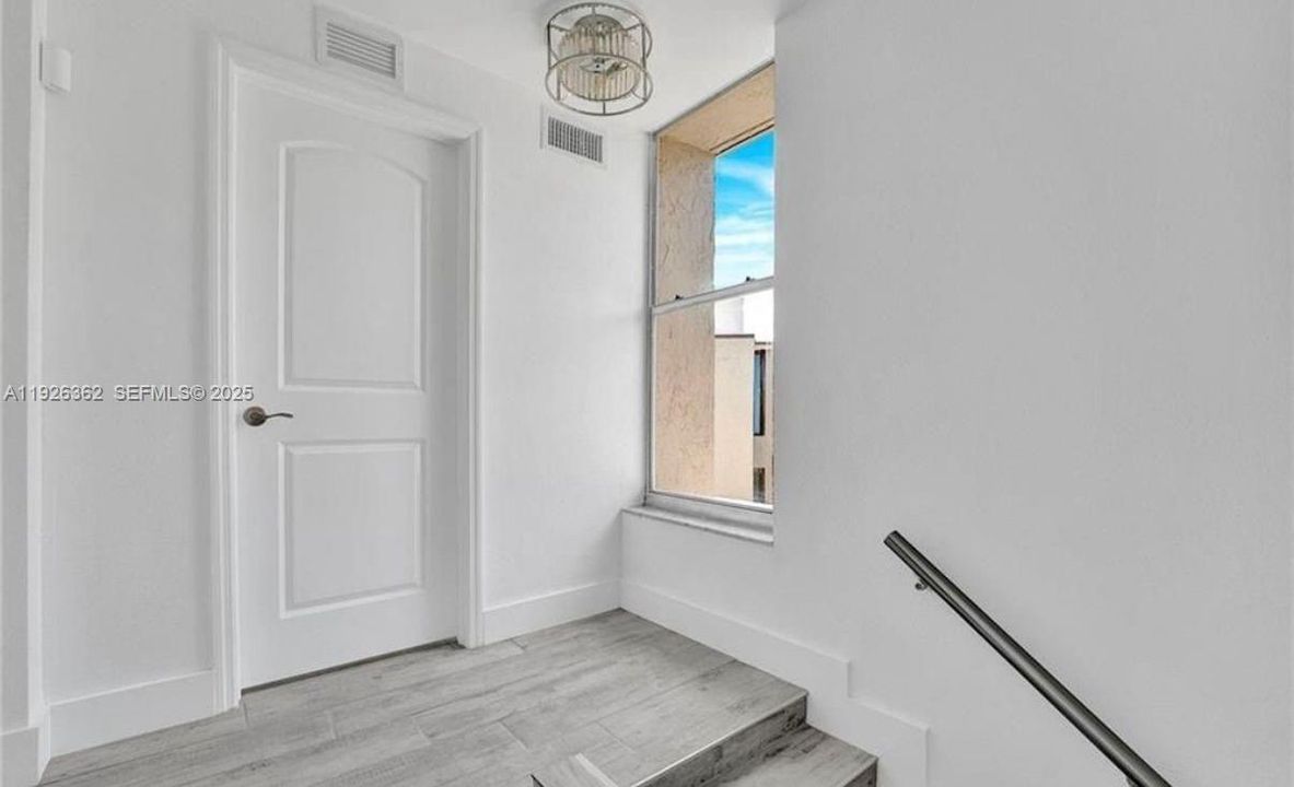 出租: $3,100 (4 贝兹, 2 浴室, 1313 平方英尺)