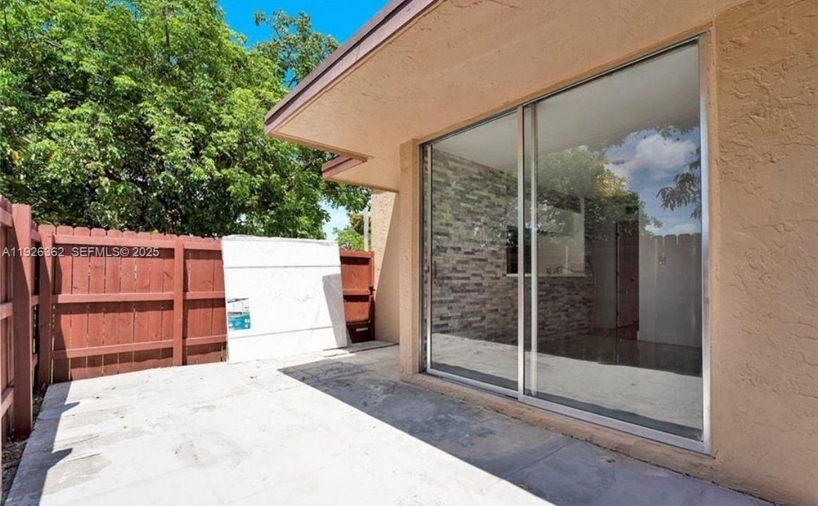 出租: $3,100 (4 贝兹, 2 浴室, 1313 平方英尺)