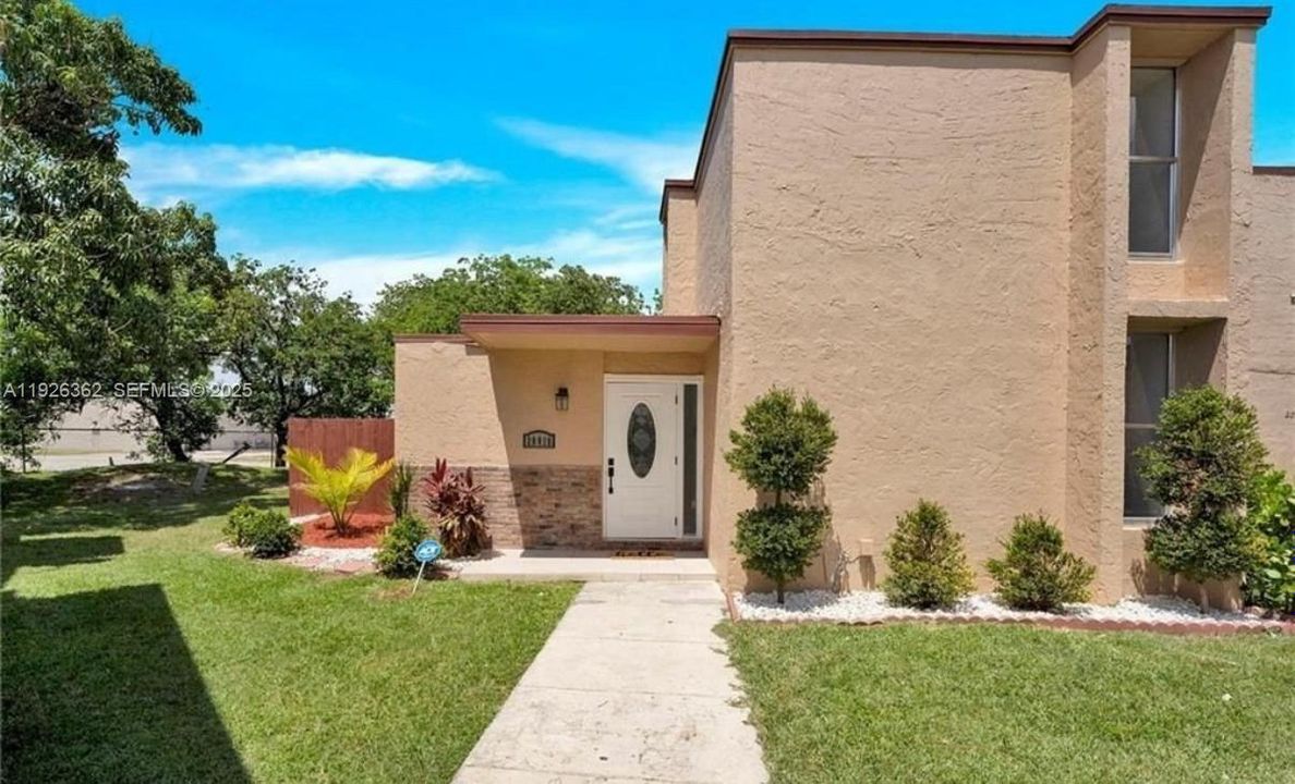 出租: $3,100 (4 贝兹, 2 浴室, 1313 平方英尺)