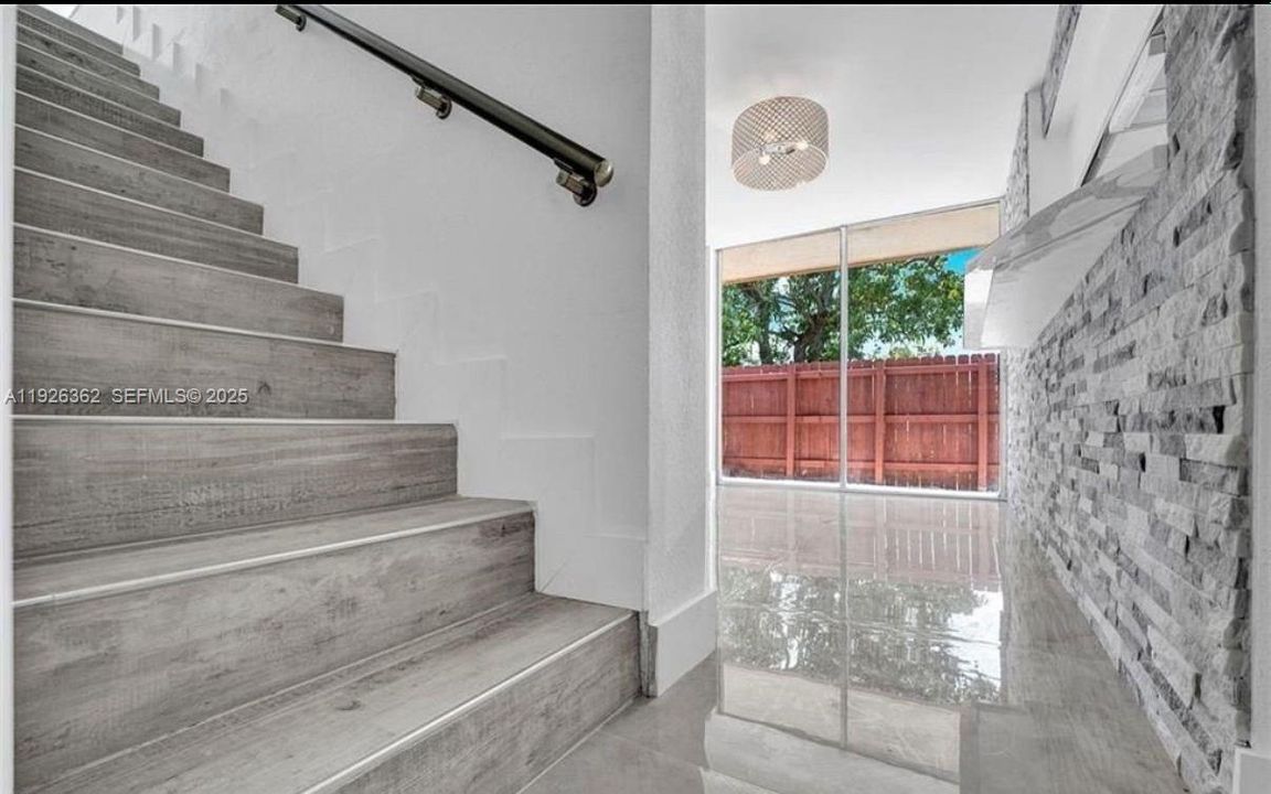 出租: $3,100 (4 贝兹, 2 浴室, 1313 平方英尺)