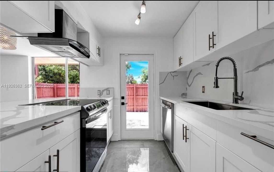 出租: $3,100 (4 贝兹, 2 浴室, 1313 平方英尺)