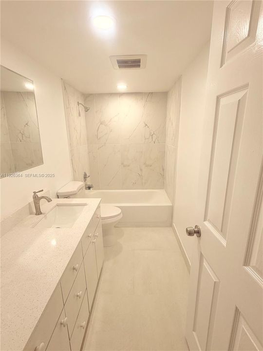 В аренду: $2,400 (2 спален, 1 ванн, 816 Квадратных фут)