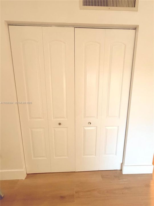 В аренду: $2,400 (2 спален, 1 ванн, 816 Квадратных фут)