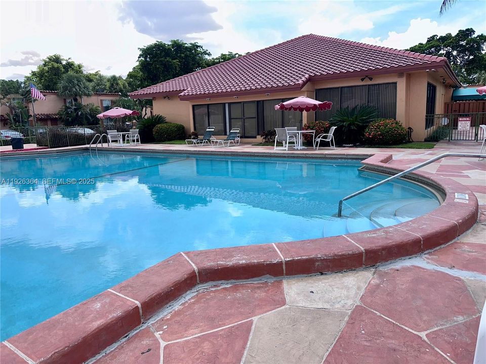 В аренду: $2,400 (2 спален, 1 ванн, 816 Квадратных фут)