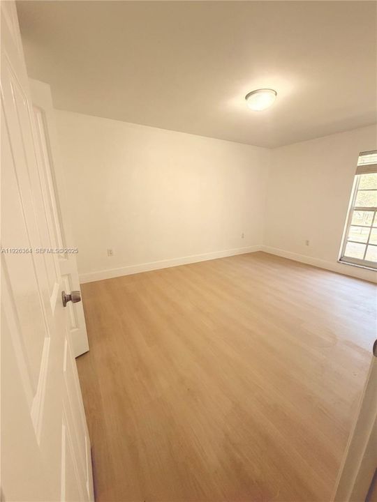 В аренду: $2,400 (2 спален, 1 ванн, 816 Квадратных фут)