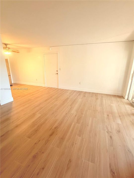 В аренду: $2,400 (2 спален, 1 ванн, 816 Квадратных фут)