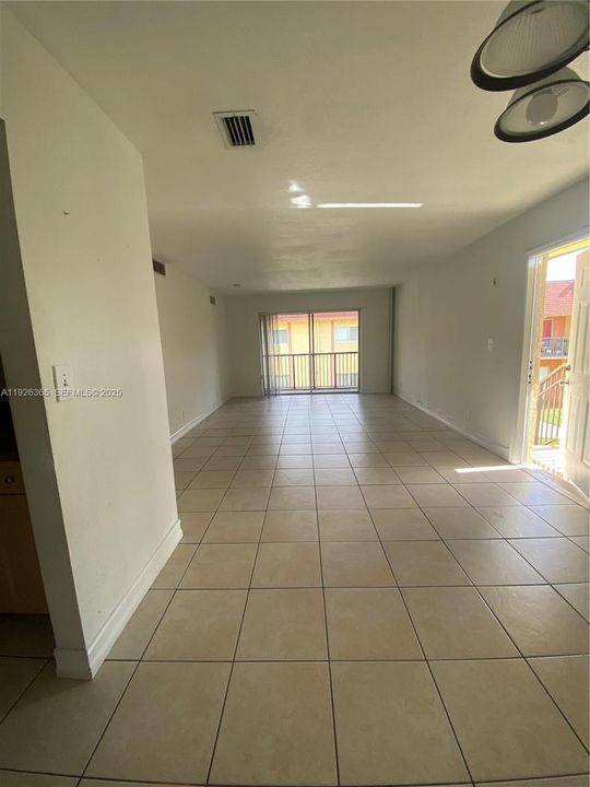 出租: $1,750 (2 贝兹, 2 浴室, 1100 平方英尺)