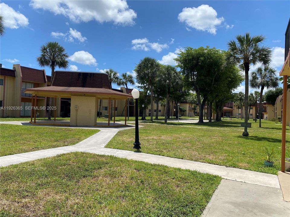 出租: $1,750 (2 贝兹, 2 浴室, 1100 平方英尺)