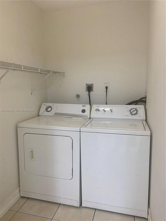 出租: $1,750 (2 贝兹, 2 浴室, 1100 平方英尺)