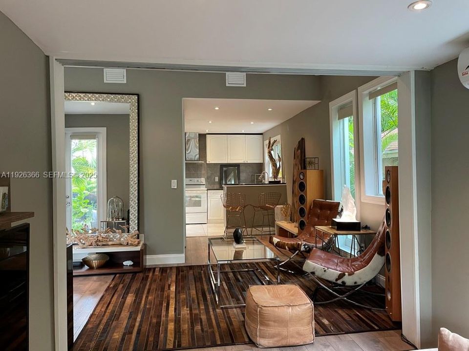 В аренду: $2,200 (1 спален, 2 ванн, 780 Квадратных фут)