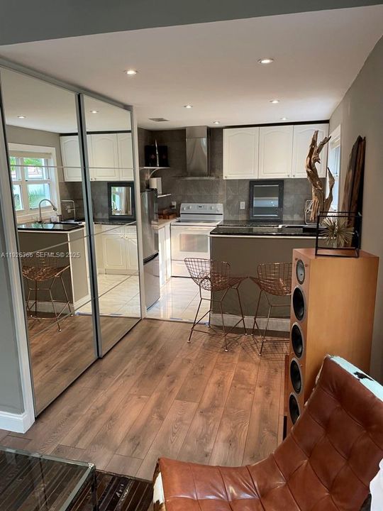 В аренду: $2,200 (1 спален, 2 ванн, 780 Квадратных фут)