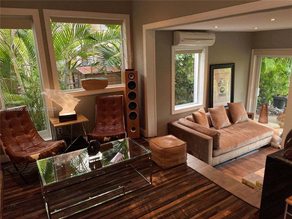 В аренду: $2,200 (1 спален, 2 ванн, 780 Квадратных фут)