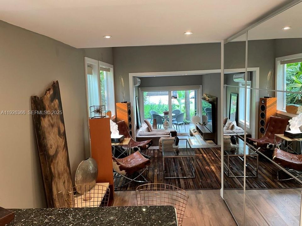 В аренду: $2,200 (1 спален, 2 ванн, 780 Квадратных фут)