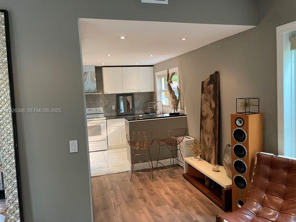 В аренду: $2,200 (1 спален, 2 ванн, 780 Квадратных фут)