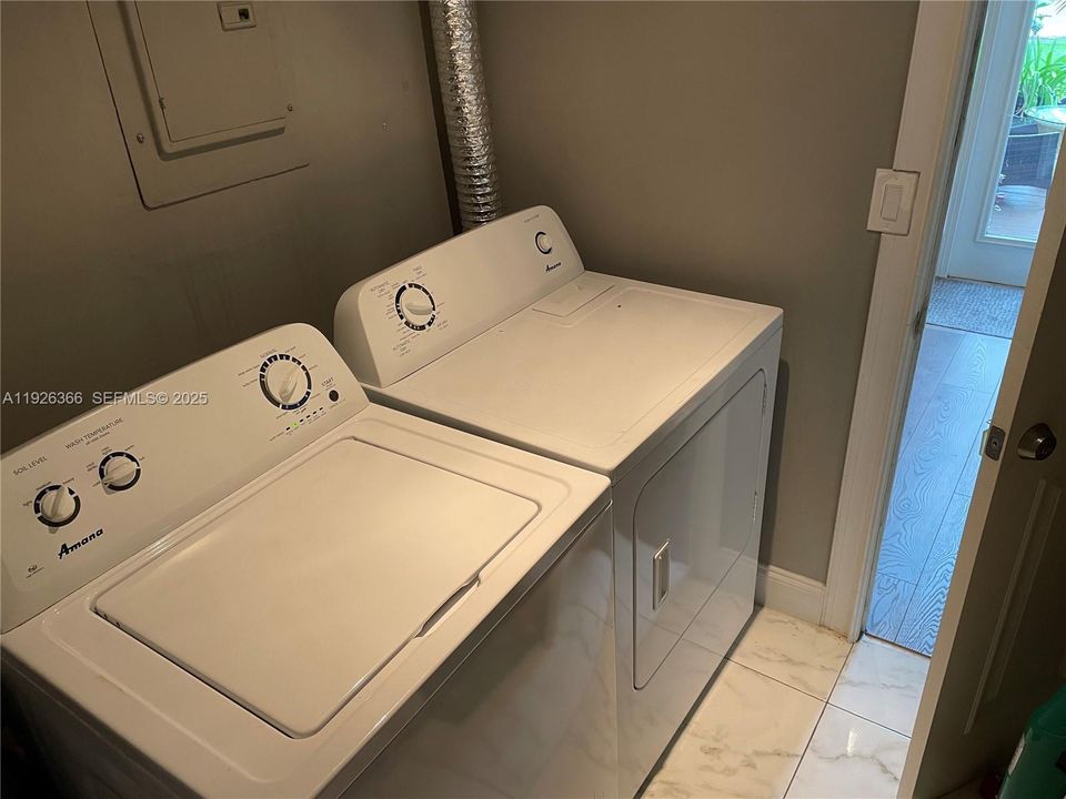 В аренду: $2,200 (1 спален, 2 ванн, 780 Квадратных фут)