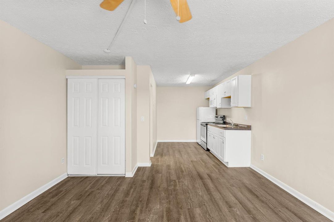 7-web-or-mls-644-w-caladium-cir