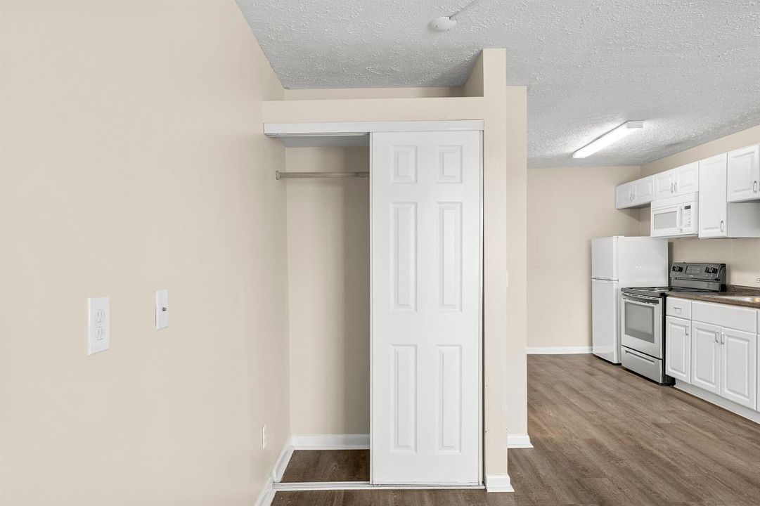 8-web-or-mls-644-w-caladium-cir