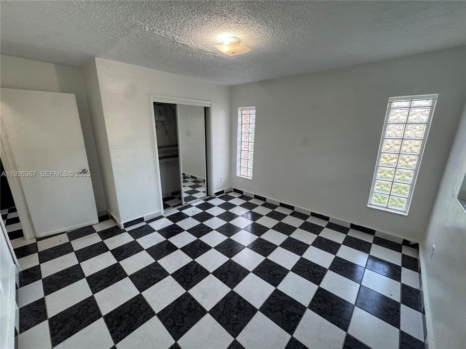 For Rent: $2,400 (2 beds, 1 baths, 1010 Square Feet)