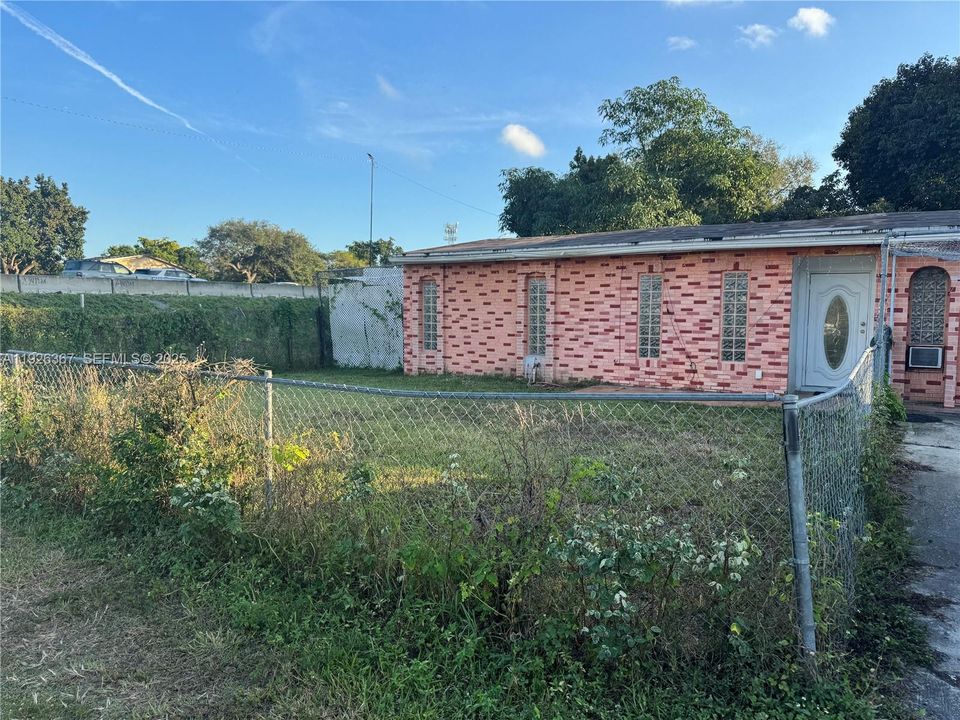 For Rent: $2,400 (2 beds, 1 baths, 1010 Square Feet)