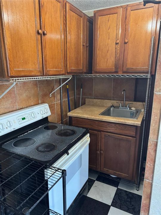 For Rent: $2,400 (2 beds, 1 baths, 1010 Square Feet)