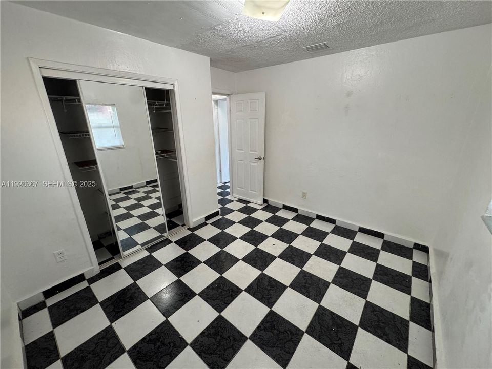 For Rent: $2,400 (2 beds, 1 baths, 1010 Square Feet)