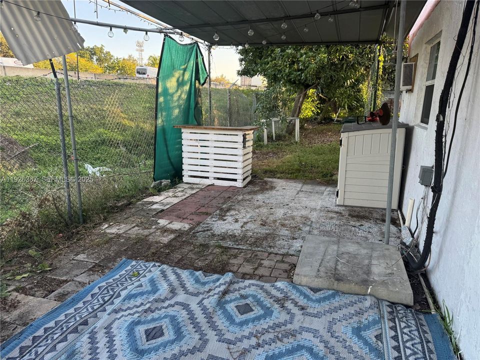 For Rent: $2,400 (2 beds, 1 baths, 1010 Square Feet)