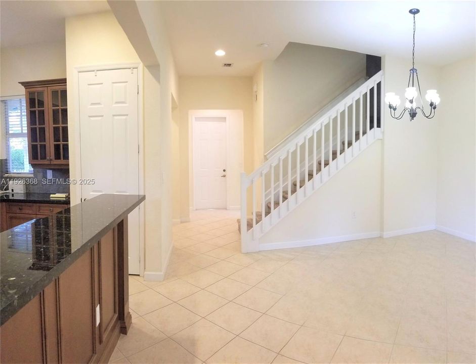 For Rent: $3,100 (3 beds, 2 baths, 2118 Square Feet)