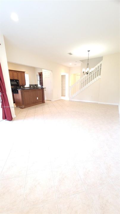 For Rent: $3,100 (3 beds, 2 baths, 2118 Square Feet)