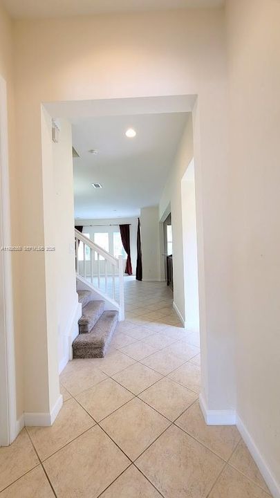 For Rent: $3,100 (3 beds, 2 baths, 2118 Square Feet)