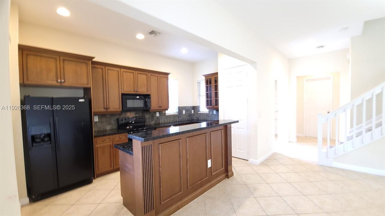 For Rent: $3,100 (3 beds, 2 baths, 2118 Square Feet)