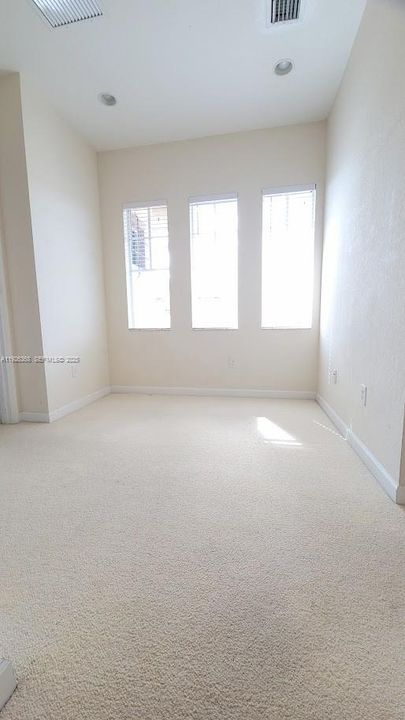 For Rent: $3,100 (3 beds, 2 baths, 2118 Square Feet)
