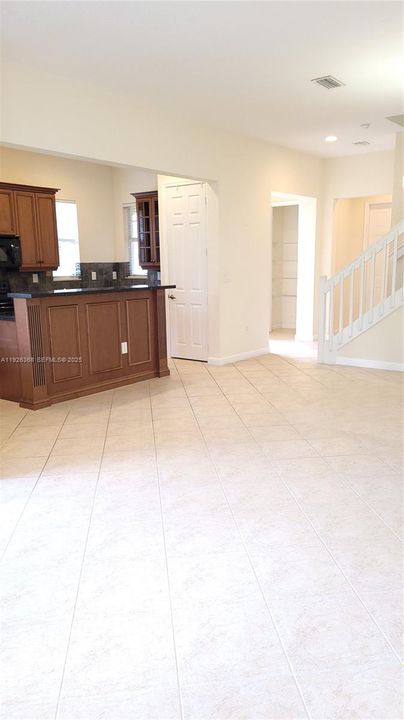 For Rent: $3,100 (3 beds, 2 baths, 2118 Square Feet)